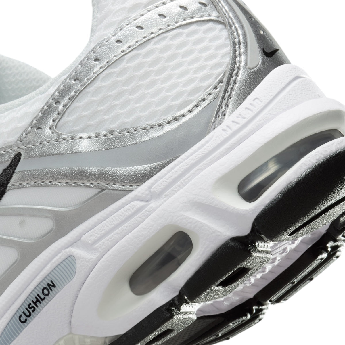 Tenis Nike Air Max Moto 2k Blanco / Plata metalico - Redcodeshopp